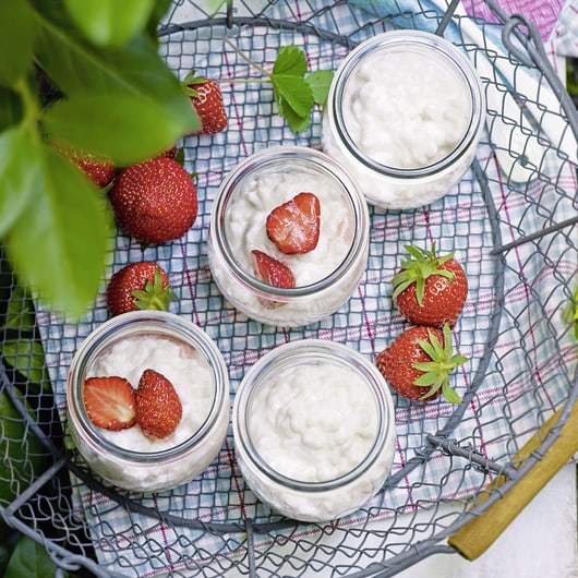 Griessschnitte mit Erdbeeren und Minze | Migusto Griessschnitte mit Erdbeeren und Minze | Migusto