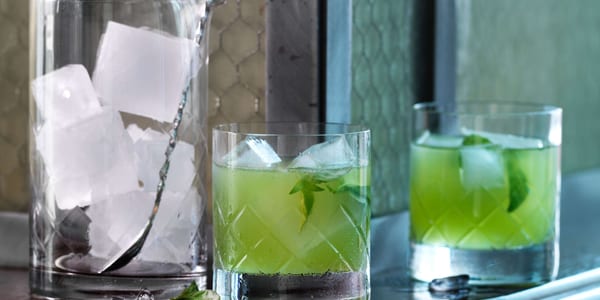 elfbar nachfüll pod läuft aus Ricetta Herbacea per Gin Basil Smash: Come Preparare il Cocktail Perfetto  con Basilico e Limone