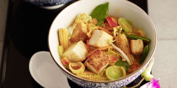 Recette : Tofu au curry rouge thaï ! – L'île aux épices