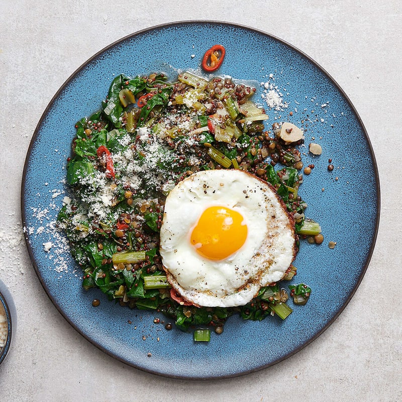 Wachsweiche Eier mit Karotten-Ramen | Rezept