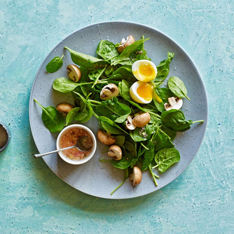 Violetter Spargelsalat mit geräuchertem Lachs | Rezept