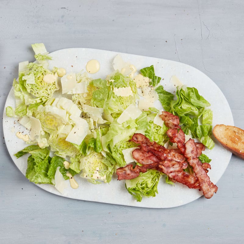 Caesar Salad mit Pouletbrust und Speck | Migusto
