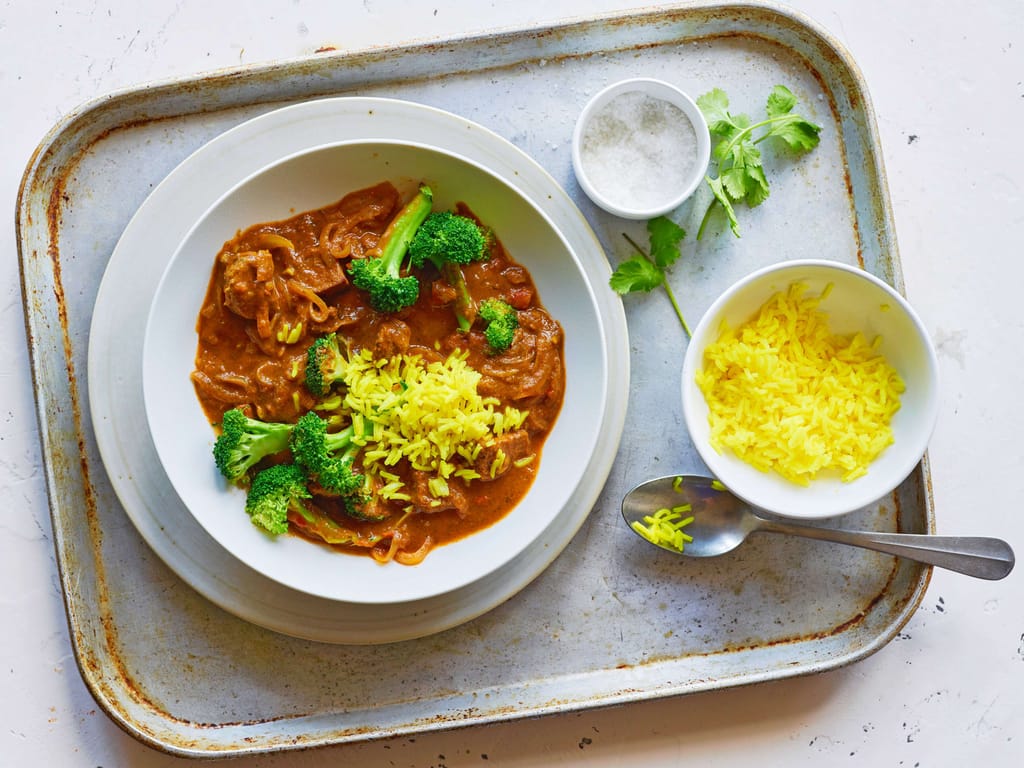 Curry d'agneau avec riz au curcuma