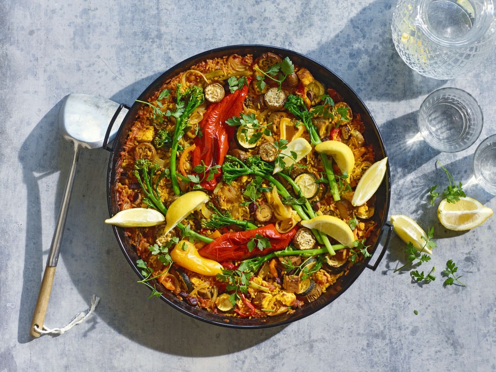 Gemüse-Paella vom Grill mit Tofu