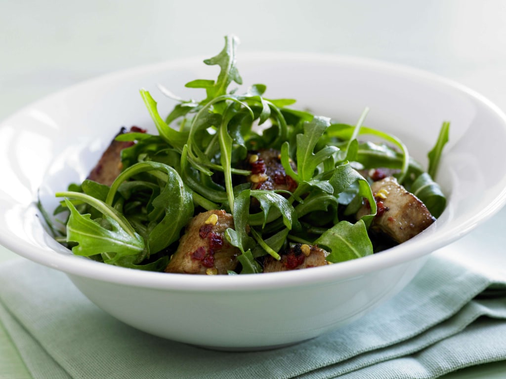 Salade de roquette avec dés de veau