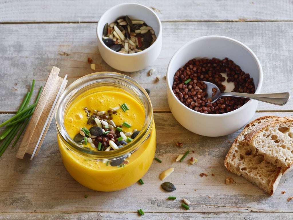 Zuppa di lenticchie pronta per l'uso con semi