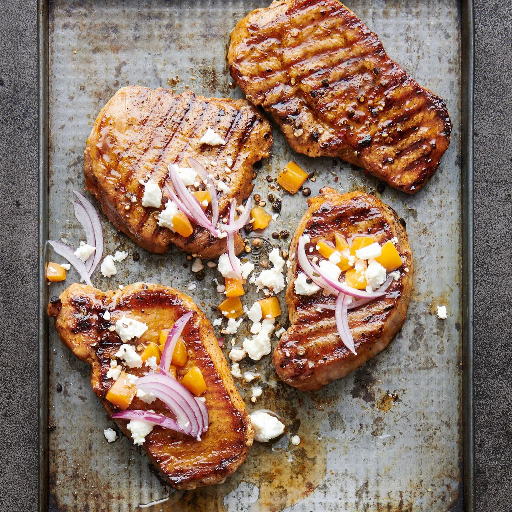 Bistecca di maiale con albicocche e feta