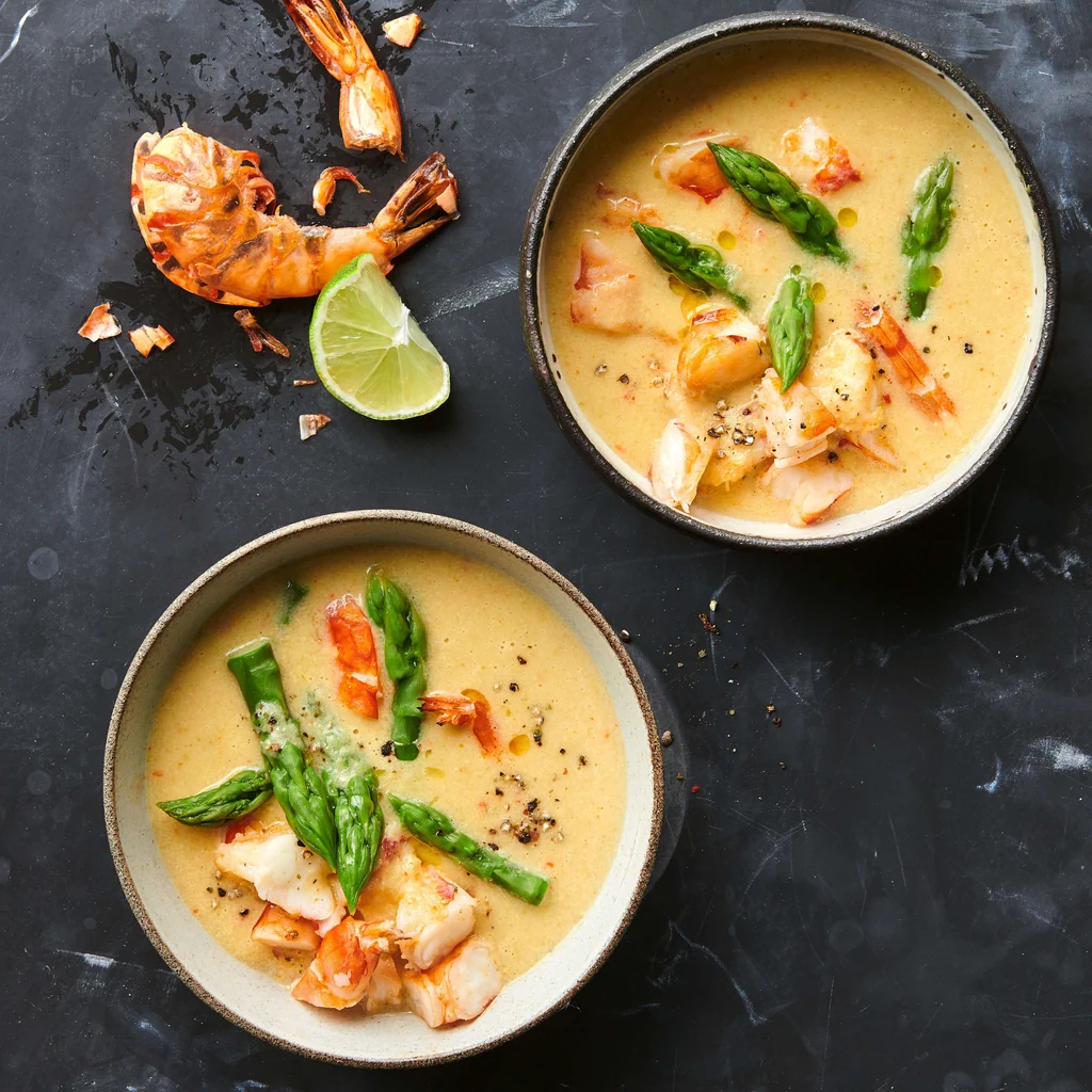 Velouté d'asperges au lait de coco avec langoustine