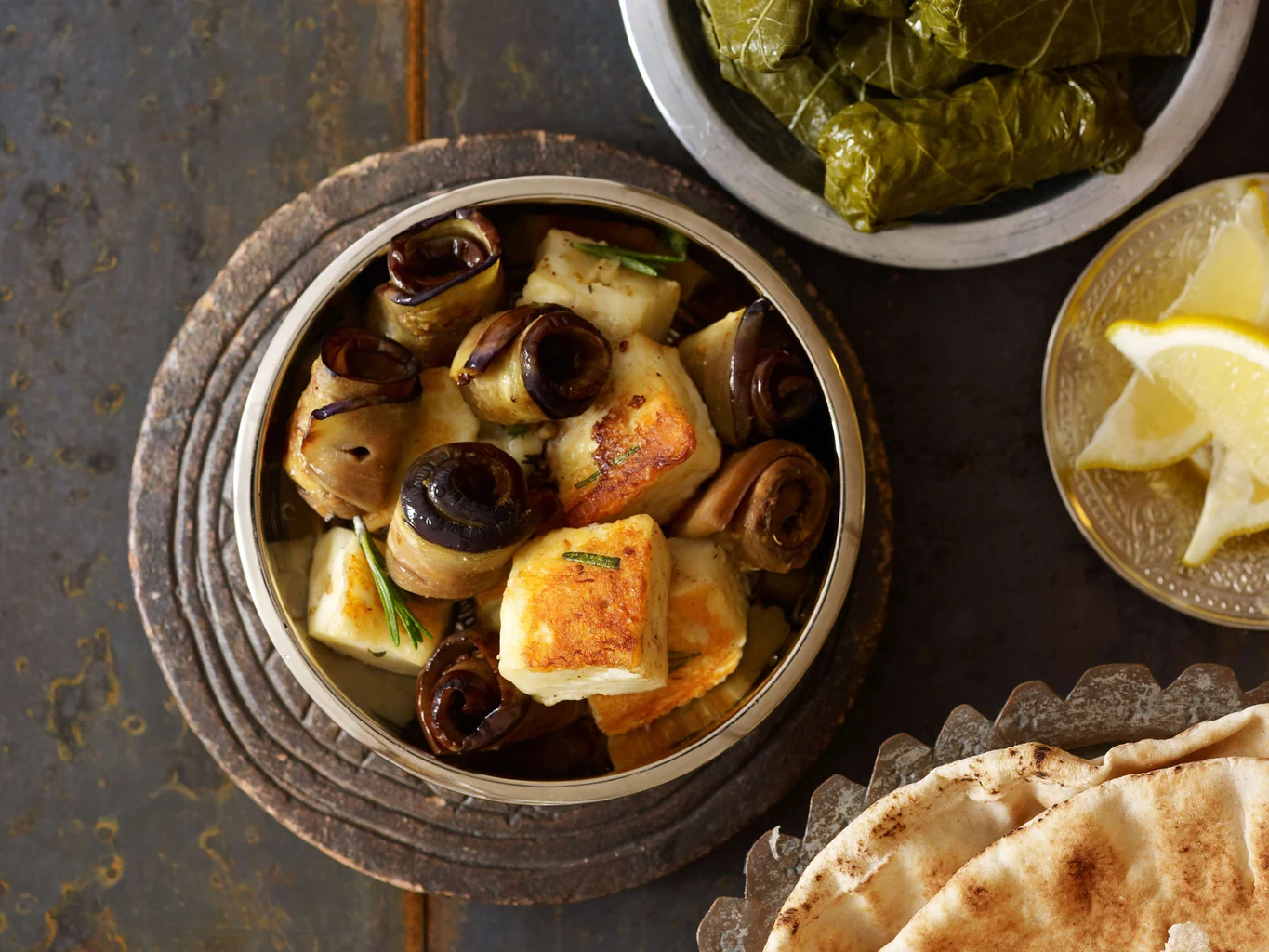 Harissa-Auberginen mit Halloumi