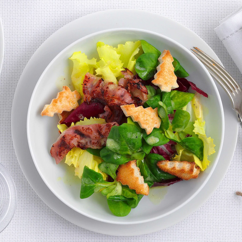 Insalata d’inverno con abeti di pane