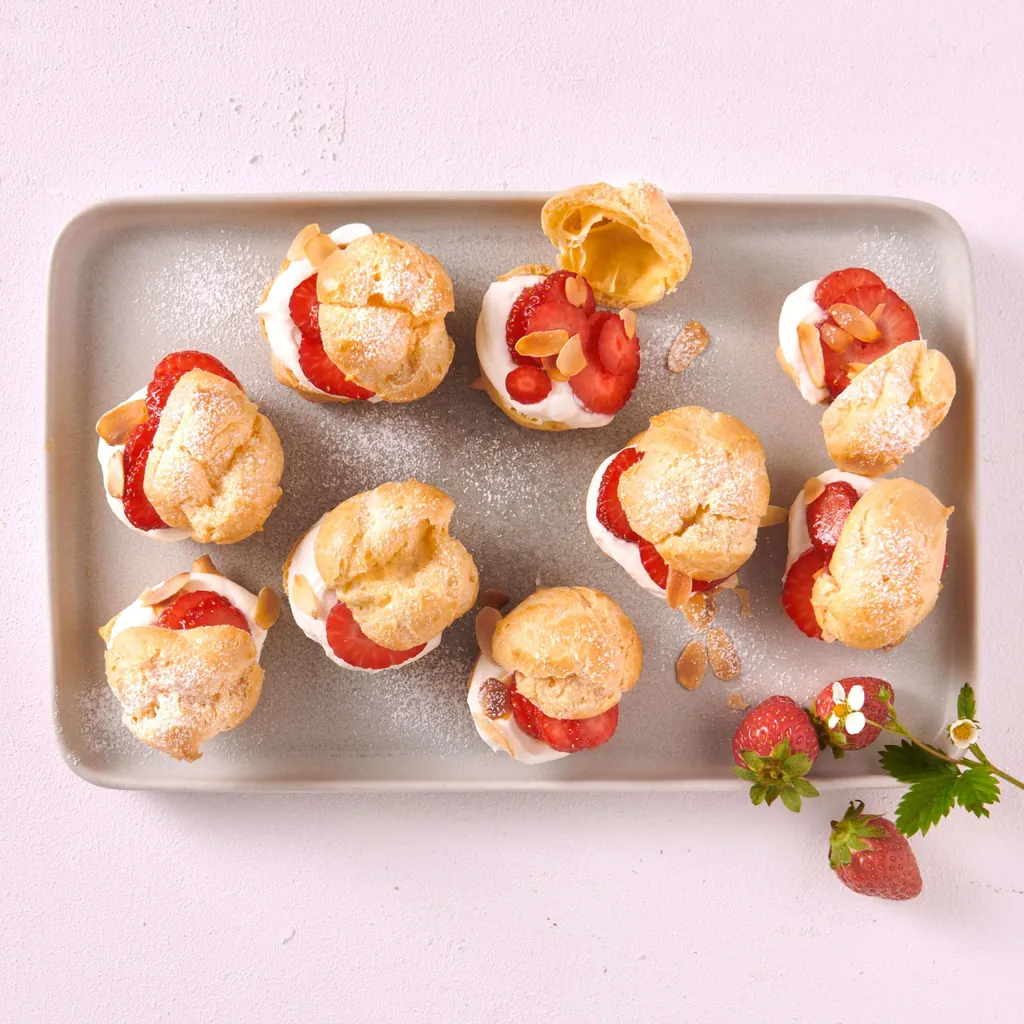 Erdbeer-Profiteroles