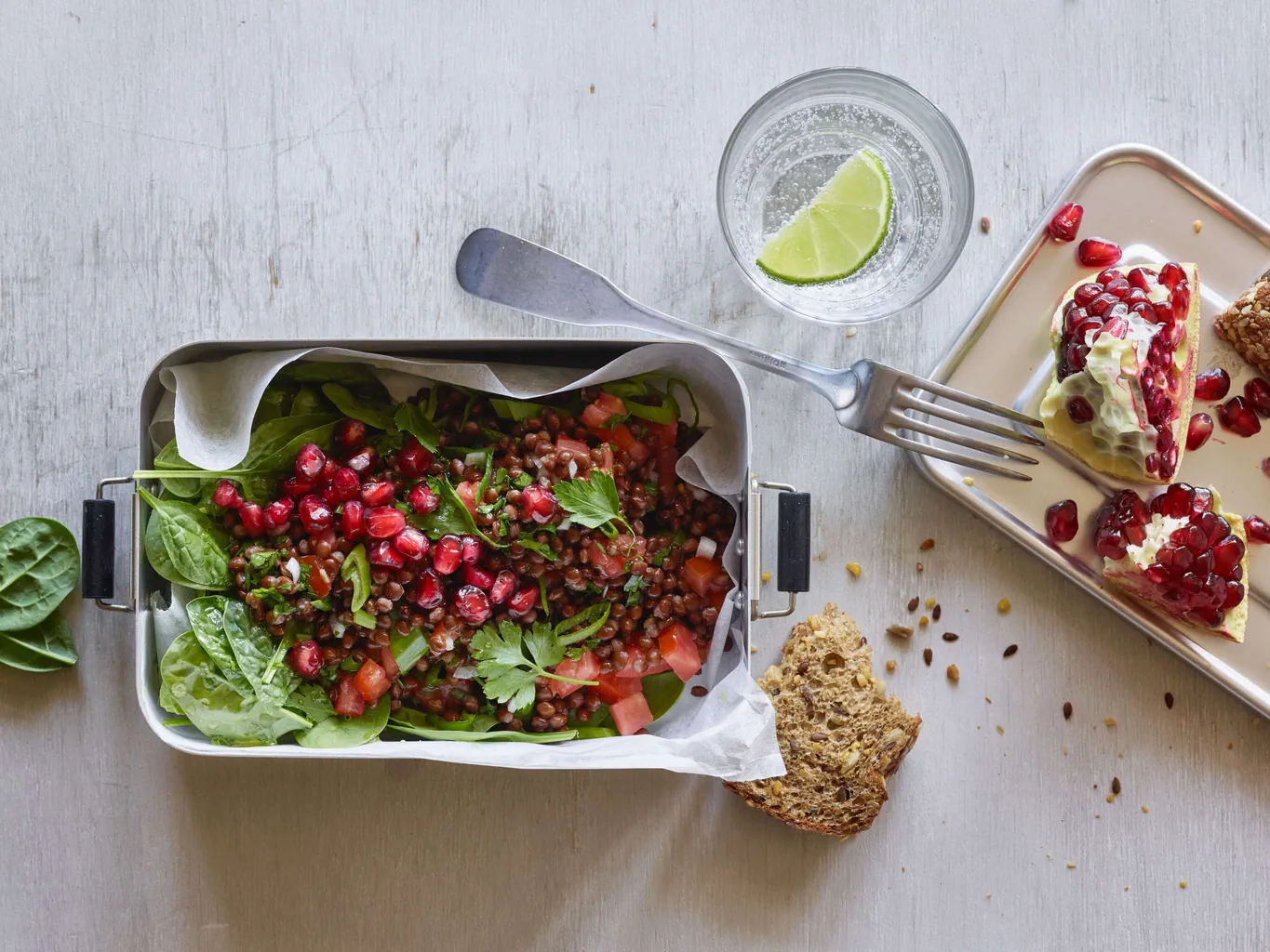Linsensalat fixfertig mit Granatapfel und Spinat