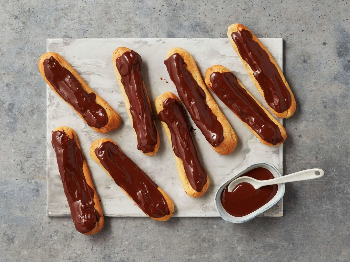 Éclair al cioccolato