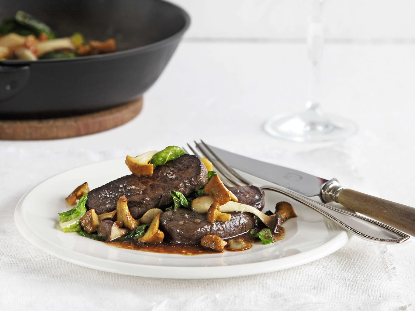 Hirschentrecôte mit Waldhonig-Bratensauce