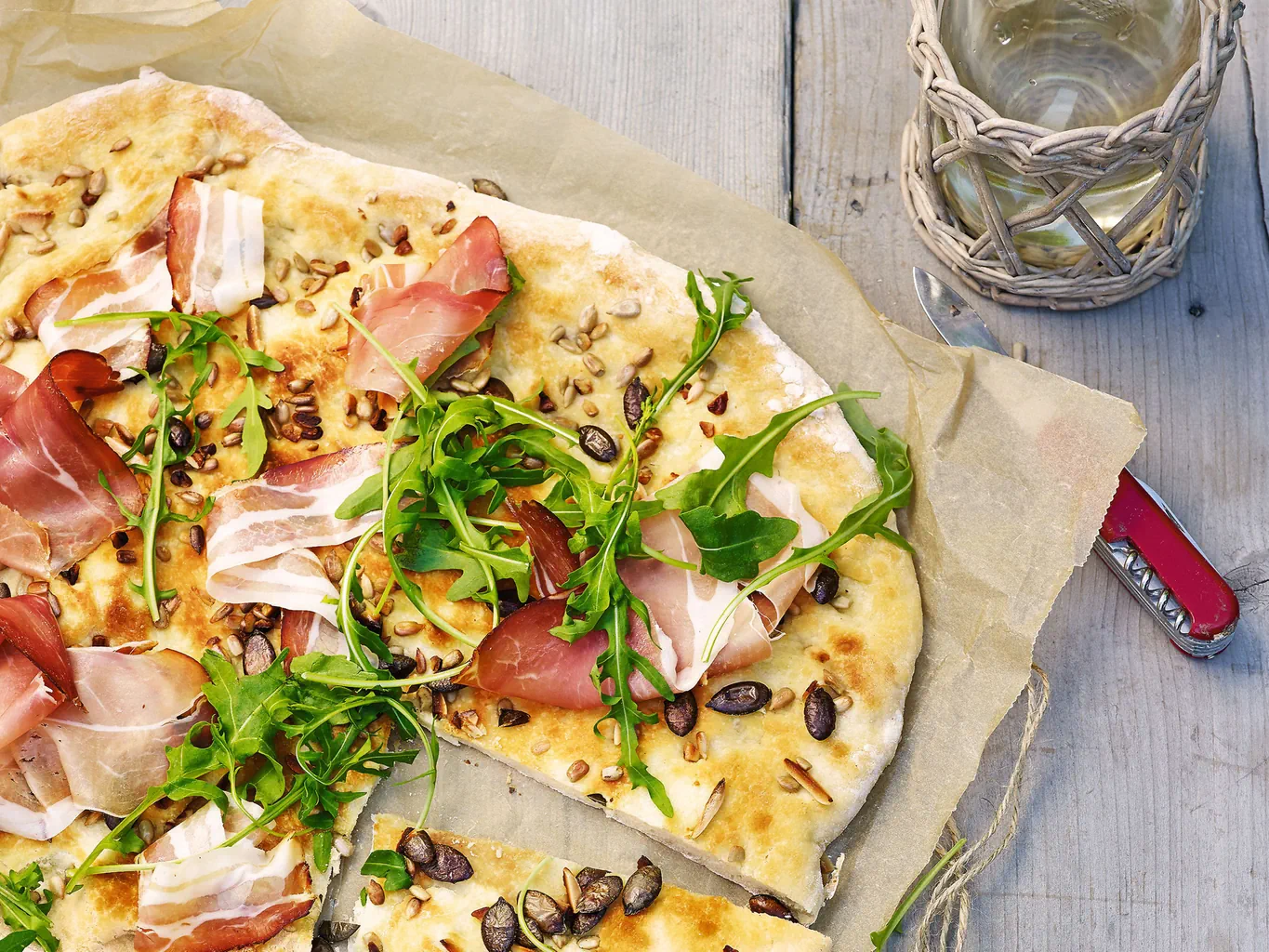 Focaccia con prosciutto affumicato