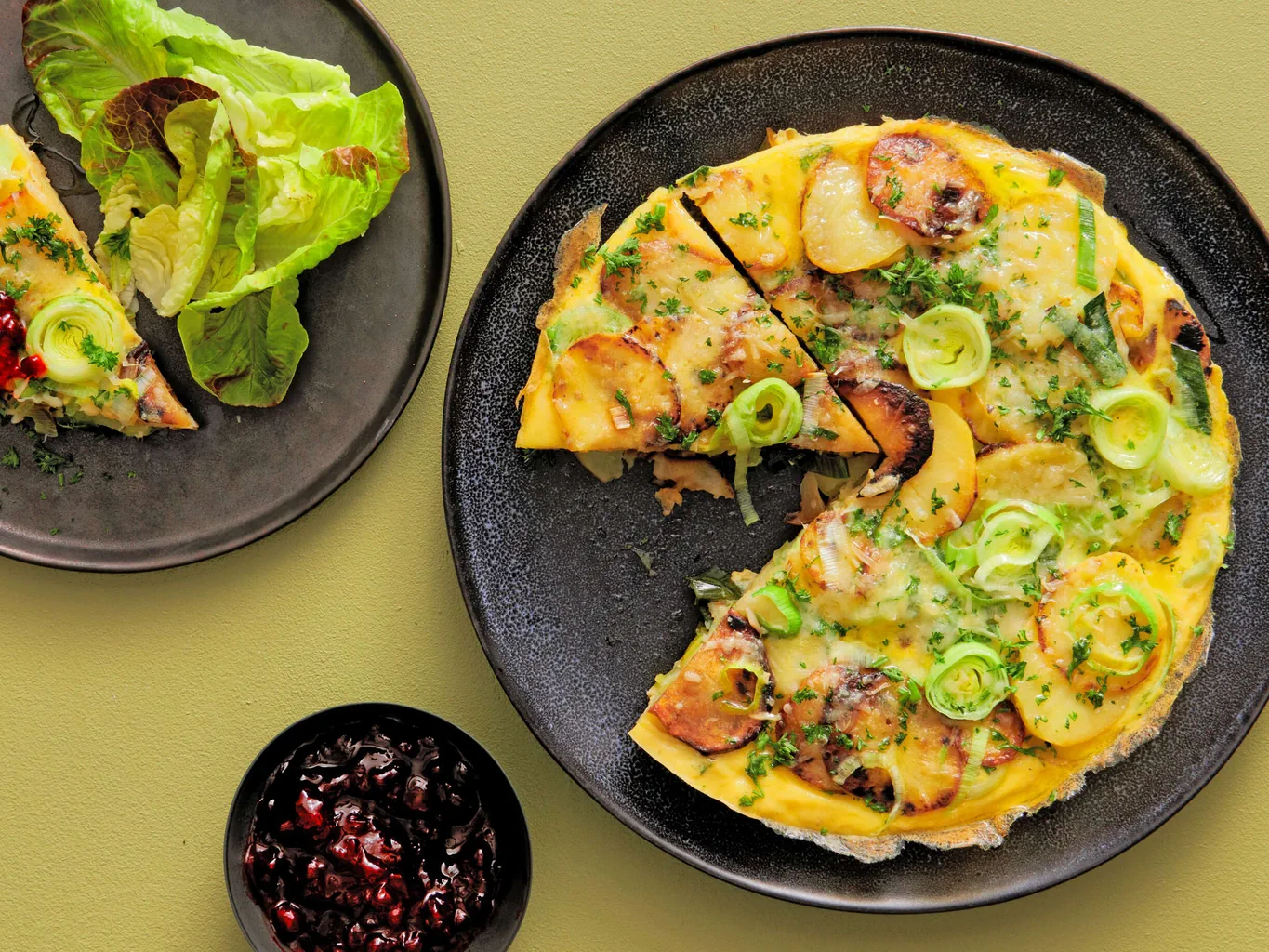 Tortilla ai porri con mirtilli rossi