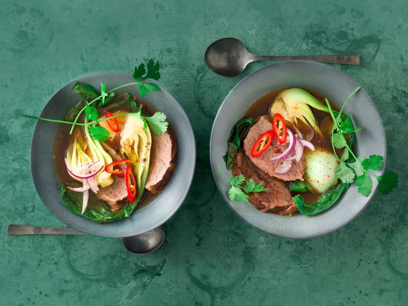 Bouilli à l'asiatique avec pak-choï