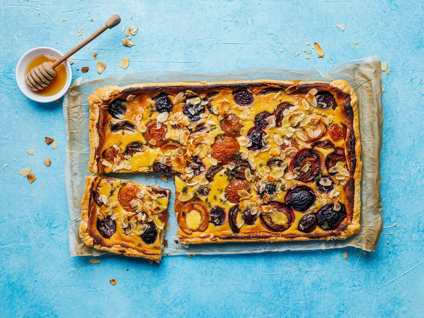 Steinfrucht-Thymian-Tarte mit Honig