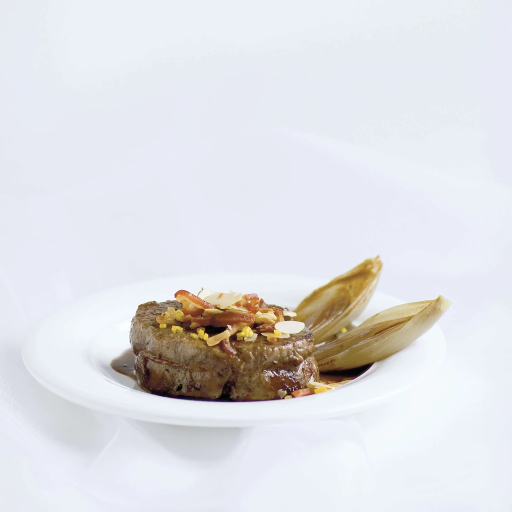 Medaglioni di manzo in salsa al cioccolato e allo sherry