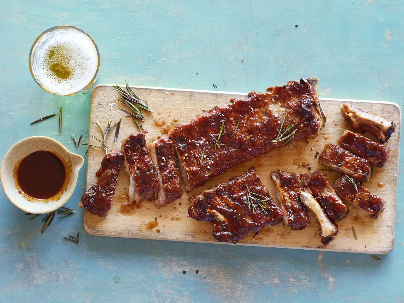 Travers de porc marinés à la moutarde et à la bière