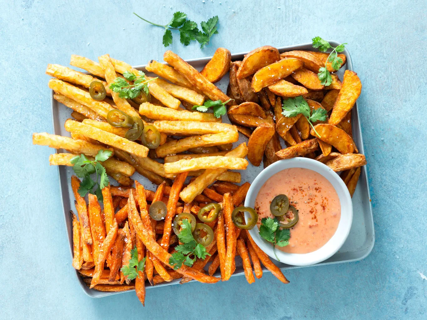 Frites au four avec sauce tomate au fromage