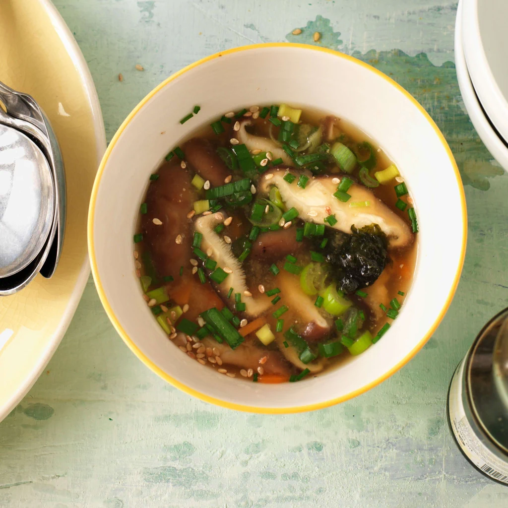 Miso-Suppe mit Pilzen