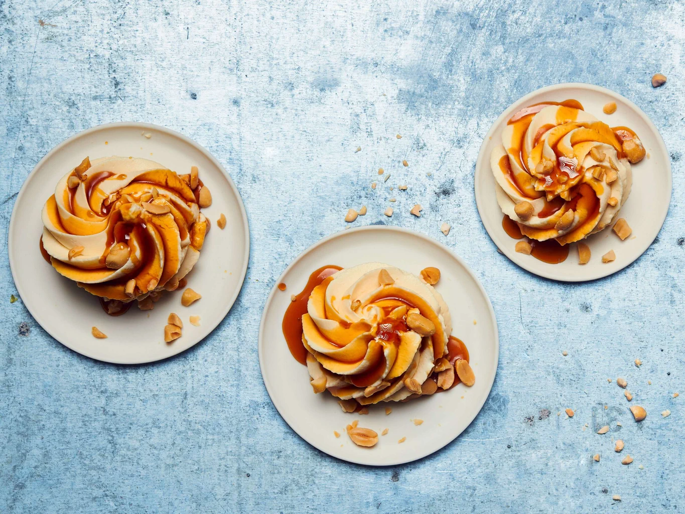 Caramel-Mousse mit Erdnüssen