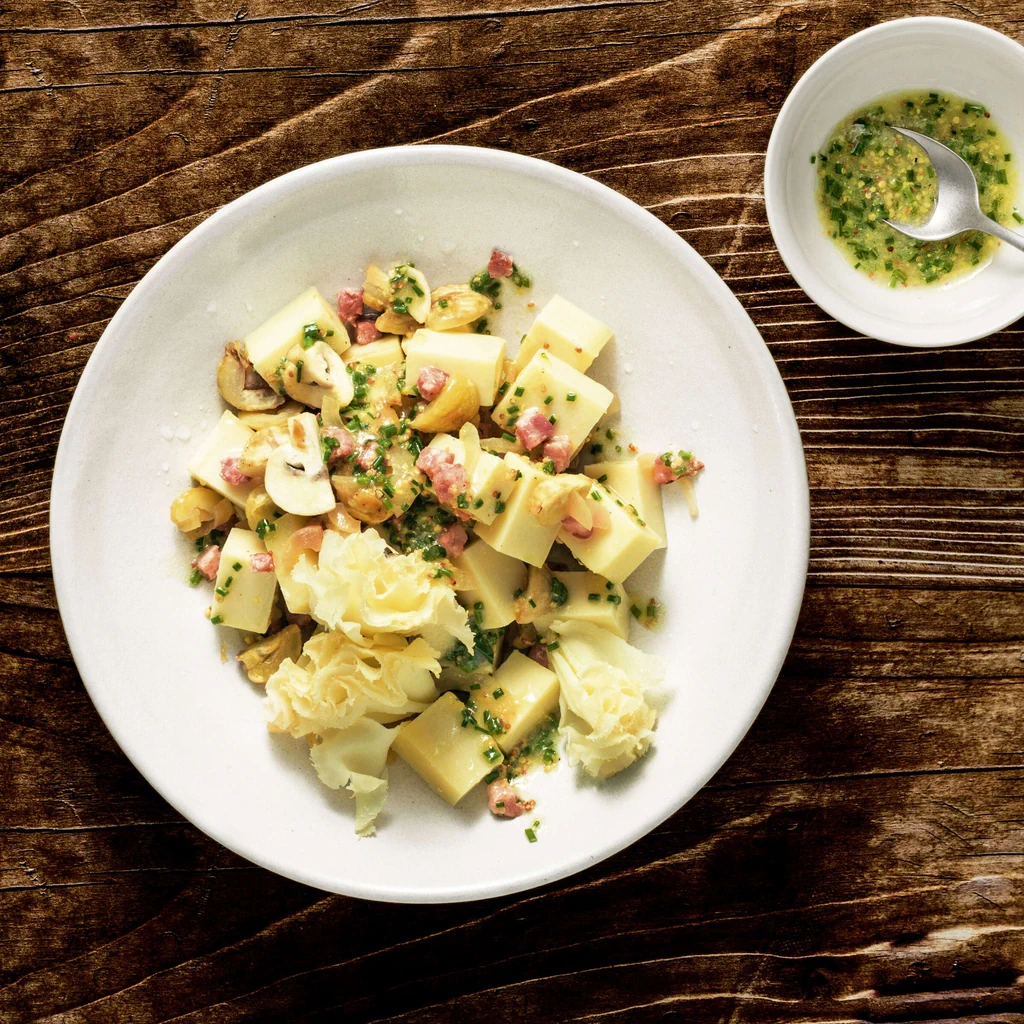 Insalata di formaggio con castagne e champignon