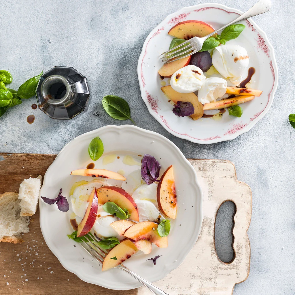 Mozzarella de bufflonne avec nectarines