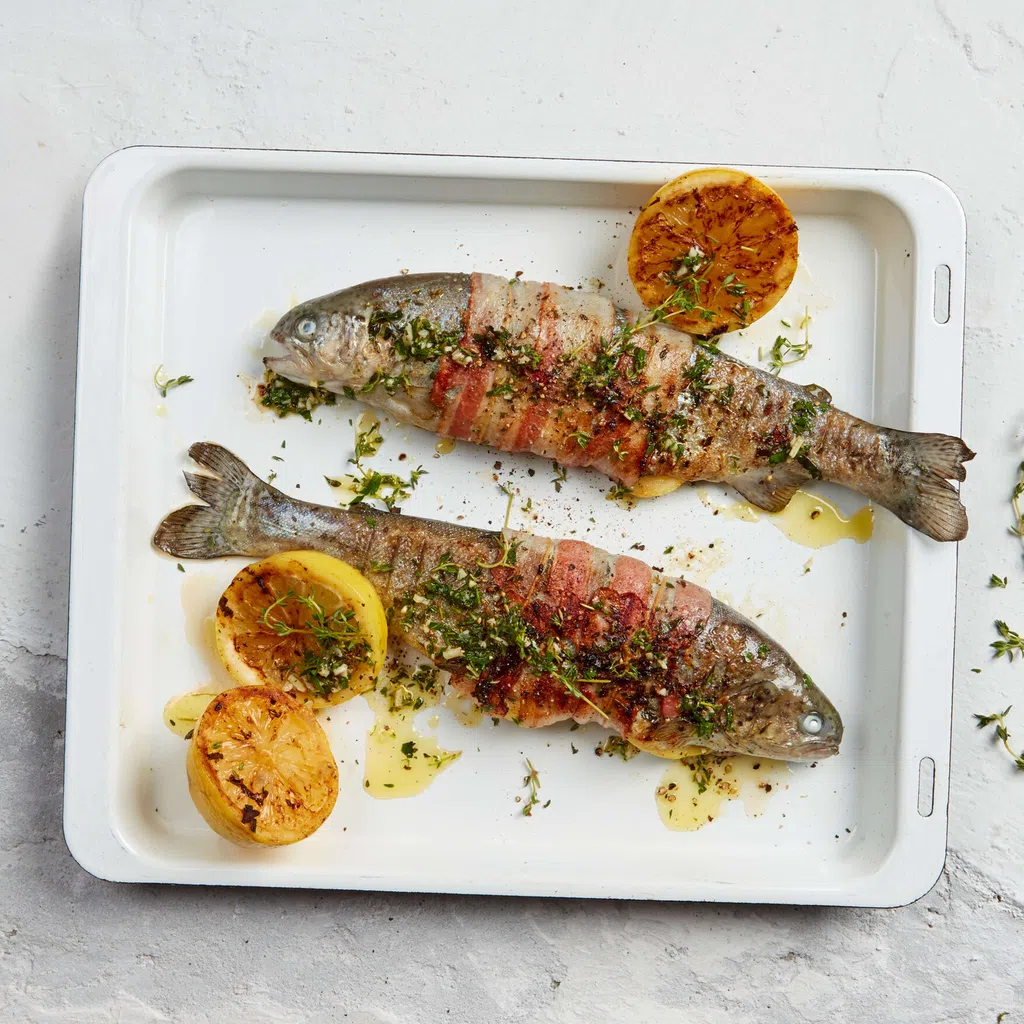 Kräuterforelle mit Speck