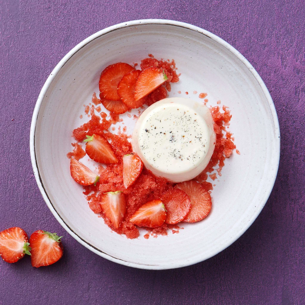 Panna cotta con granita alle fragole