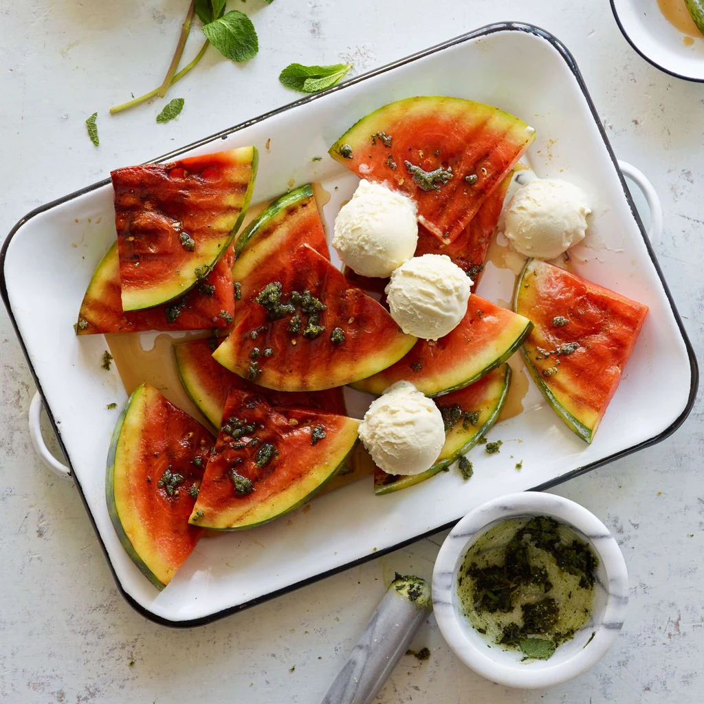Grillierte Wassermelone mit Minzezucker