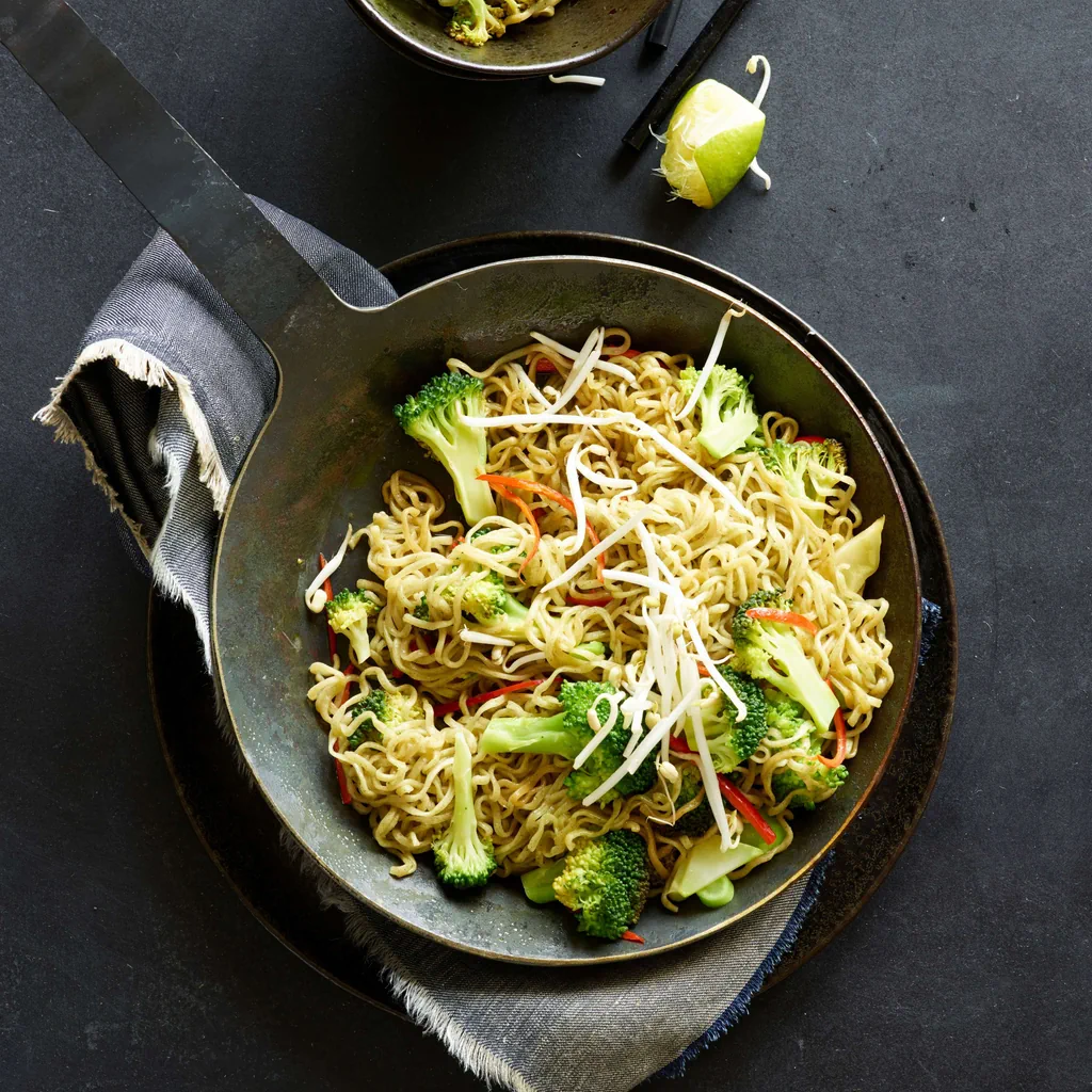 Nudelpfanne mit Broccoli
