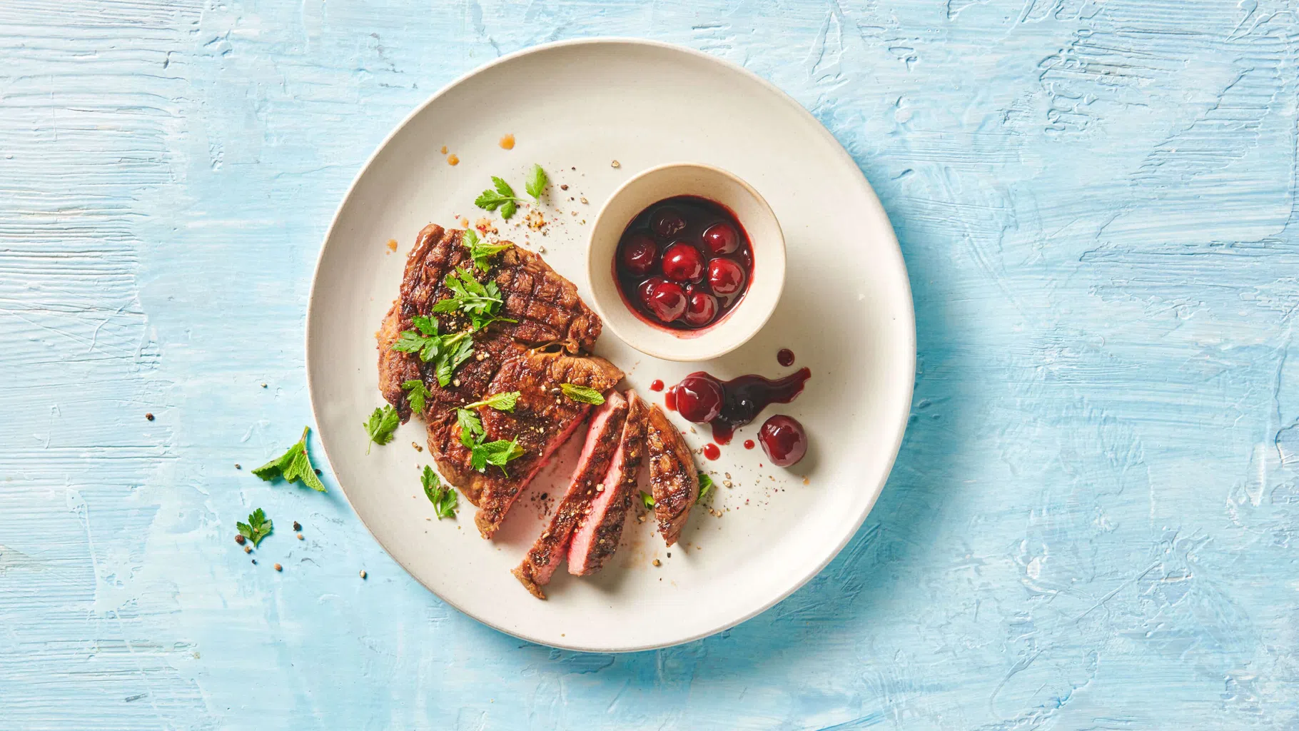 Steaks mit Soja-Kirschen-Sauce