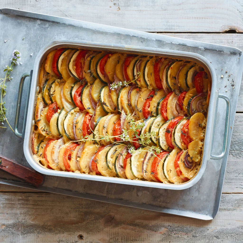 Gratin di patate e verdure a fettine