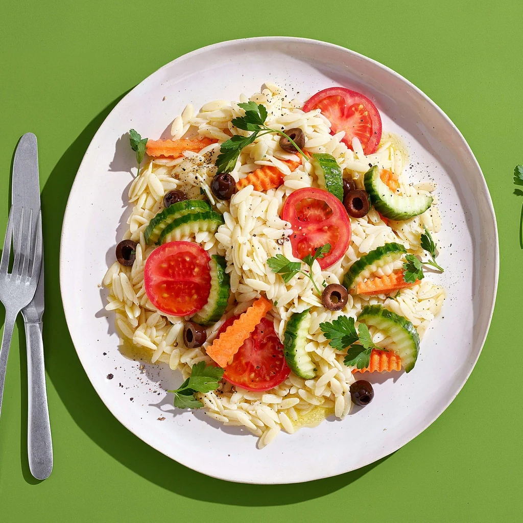 Insalata di pasta con pomodori