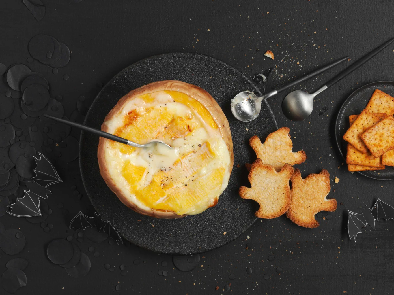 Halloween-Apéro-Kürbis mit gebackenem Käse