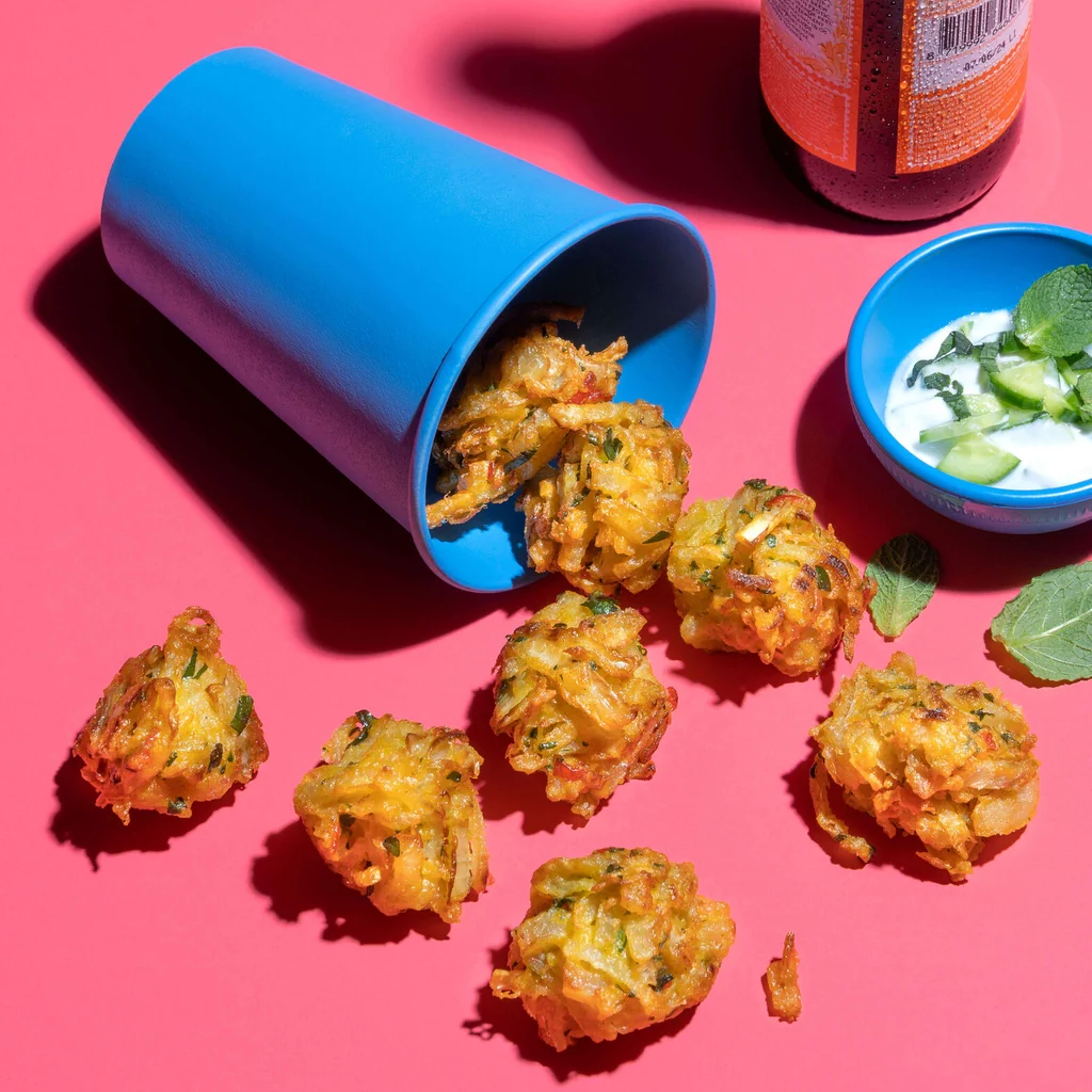 Pakoras aux oignons avec dip au concombre