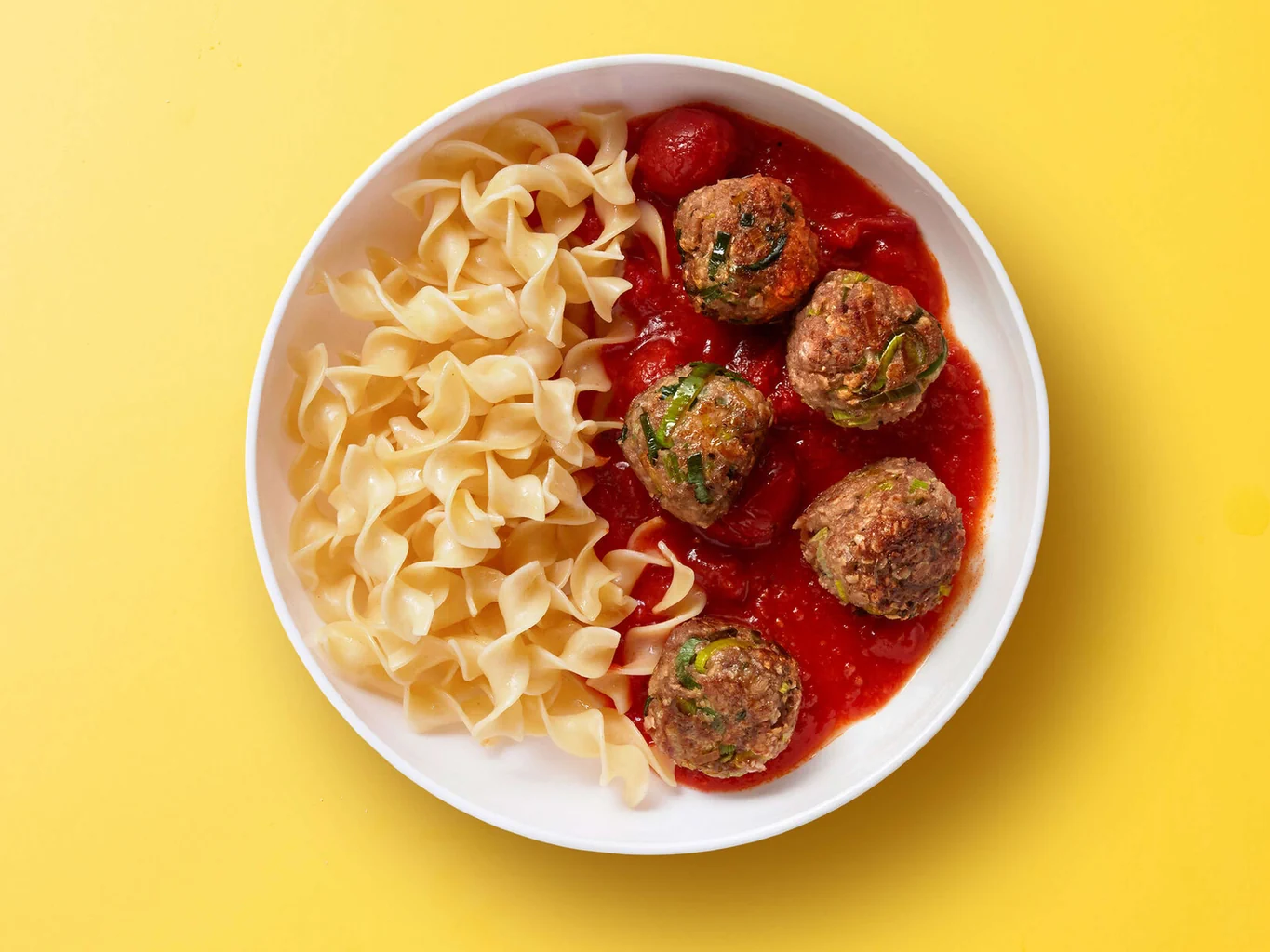 Sugo-Hackbällchen mit Nudeln