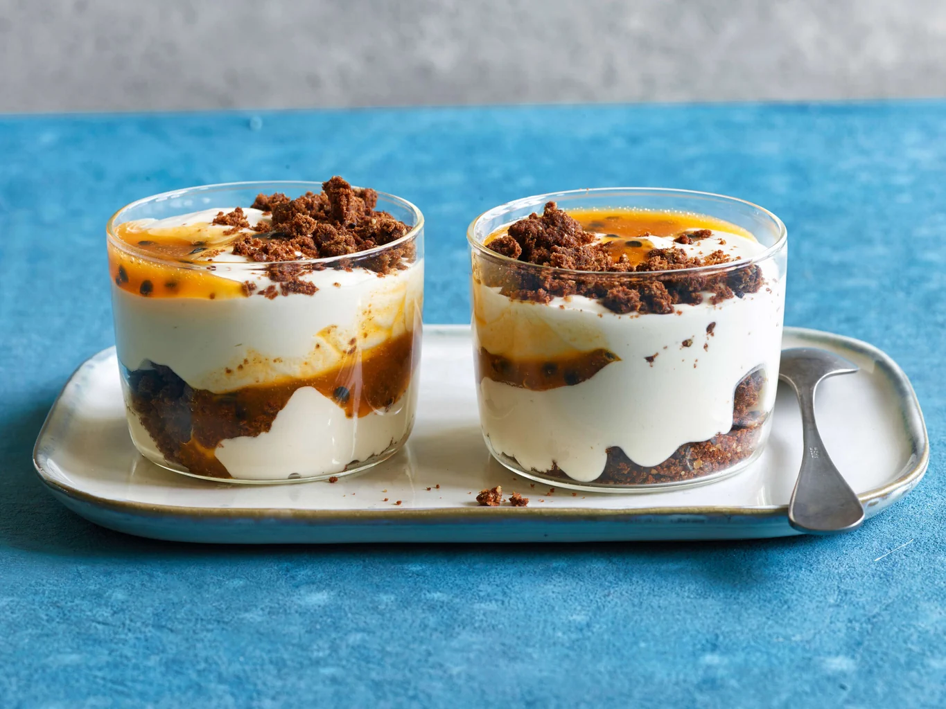 Tiramisù végan aux amandes et aux fruits de la passion
