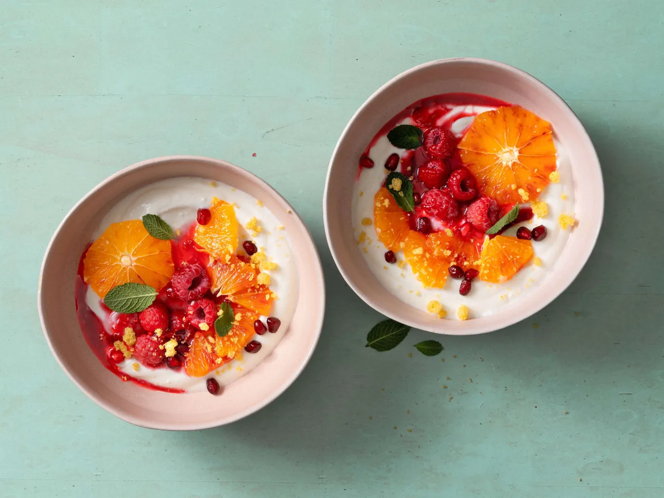 Yogurt con lamponi e arance sanguigne