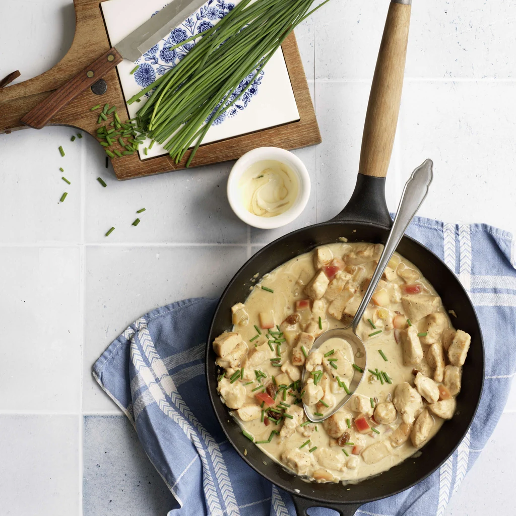 Sminuzzato di pollo in salsa al calvados e all’erba cipollina