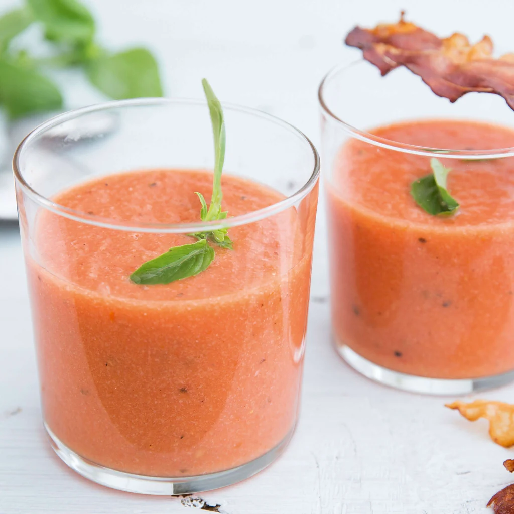 Gaspacho à la pastèque avec chips de jambon cru