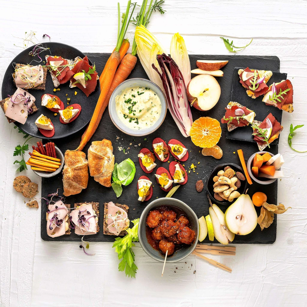 Vassoio di aperitivi vegani