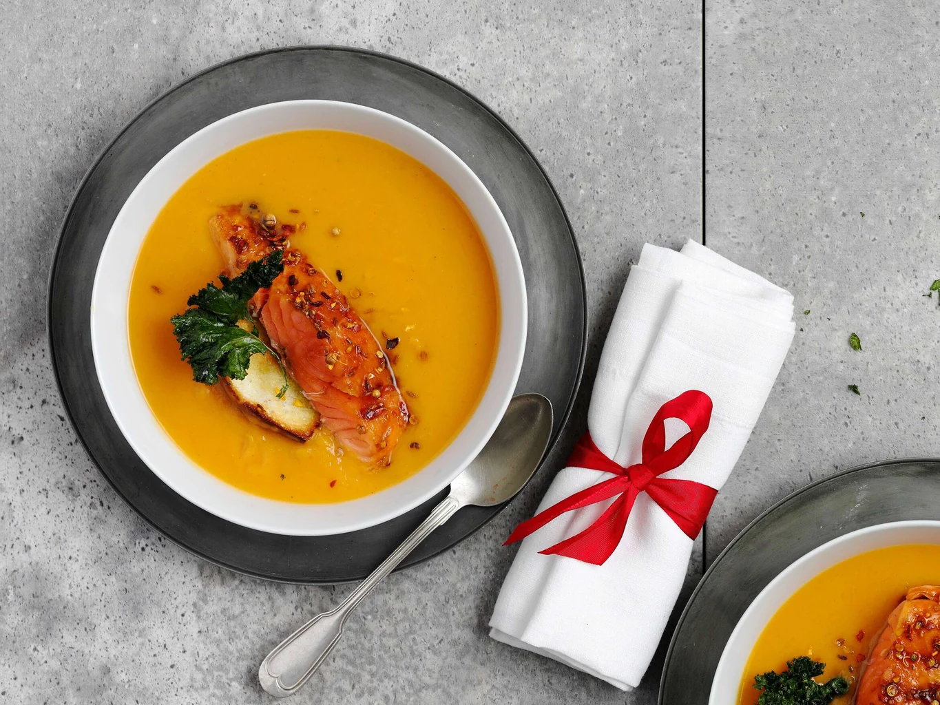 Süsskartoffelsuppe mit Lachs