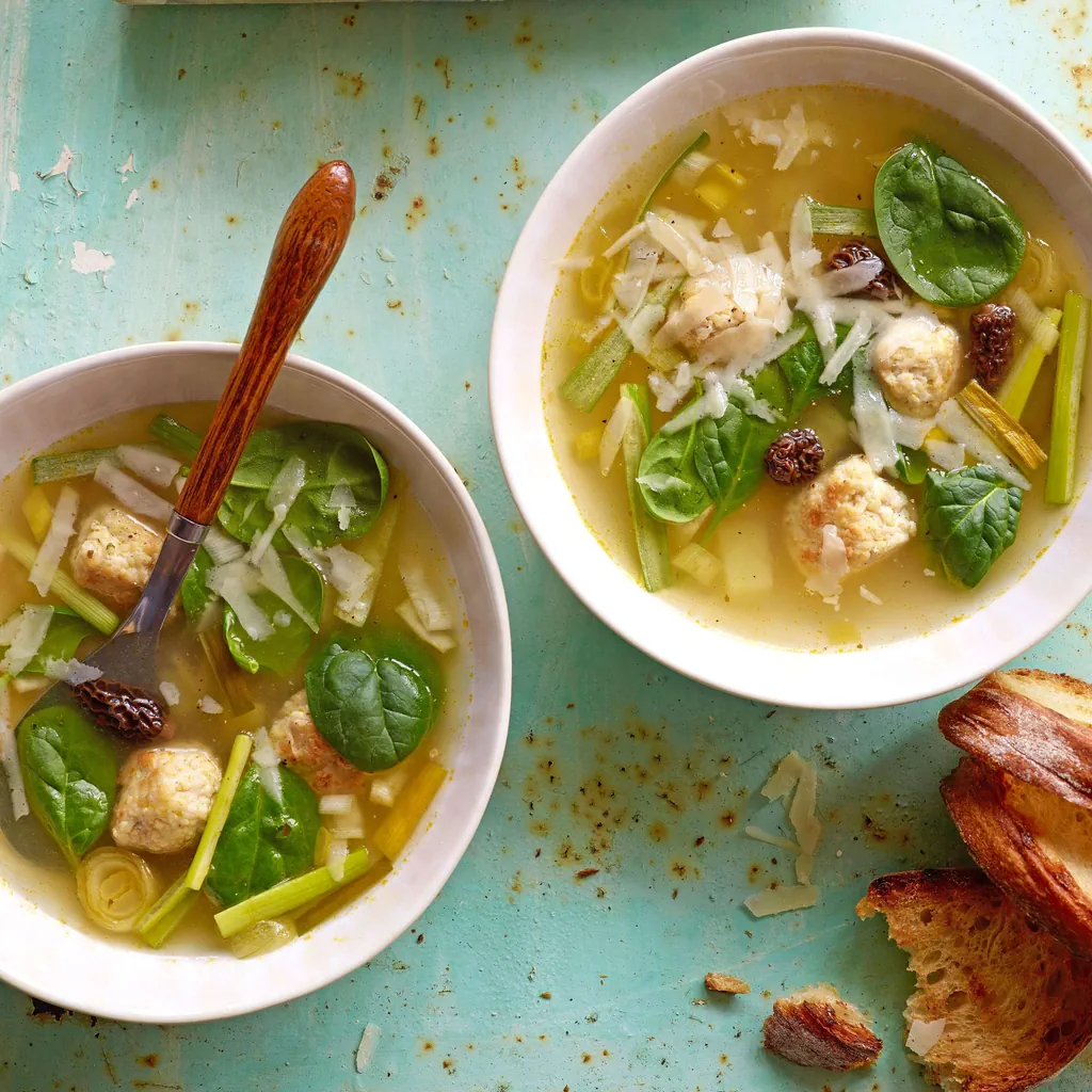 Frühlingsminestrone mit Poulet-Bällchen