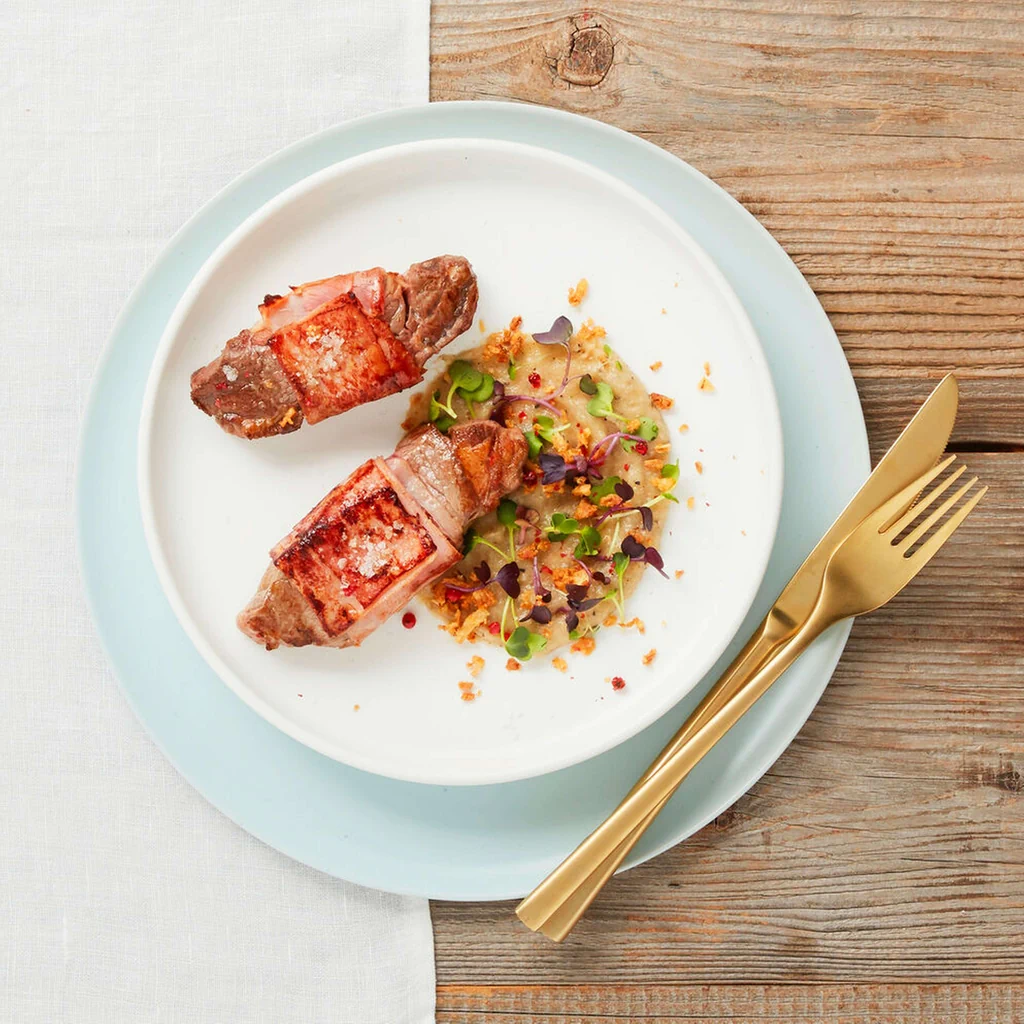 Rindshohrückensteaks mit Schinken und Zwiebel-Trüffel-Creme