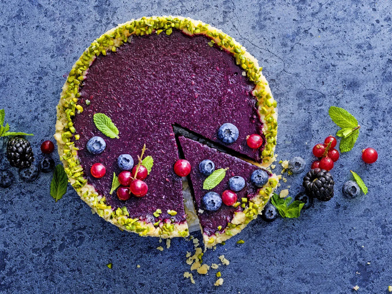 Tarte aux baies avec menthe