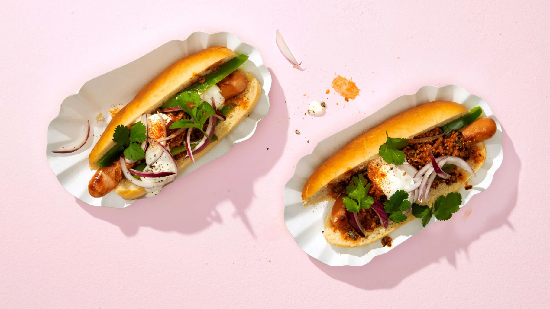 Chili dog grillé