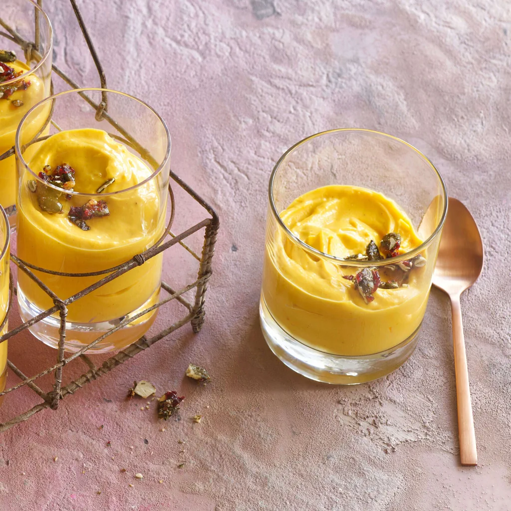 Süsse Kürbiscreme mit Kürbiskernkrokant